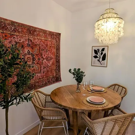 Meraki - Luxe & Voyage - Jacuzzi & Cinema Apartment