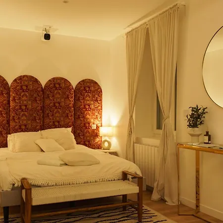 Meraki - Luxe & Voyage - Jacuzzi & Cinema Apartment